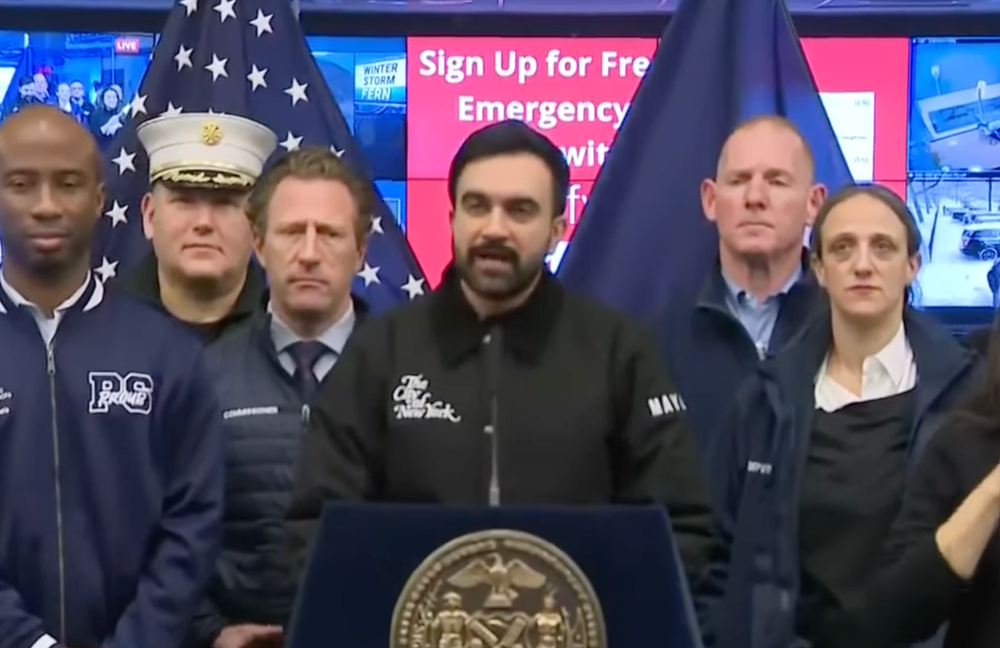 Watch: Heated Rivalry ist Mitten in der Gesellschaft angekommen...