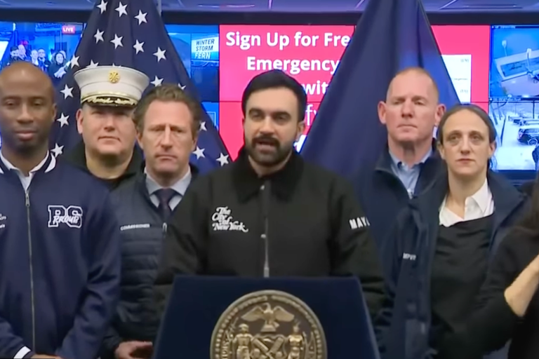 Watch: Heated Rivalry ist Mitten in der Gesellschaft angekommen...