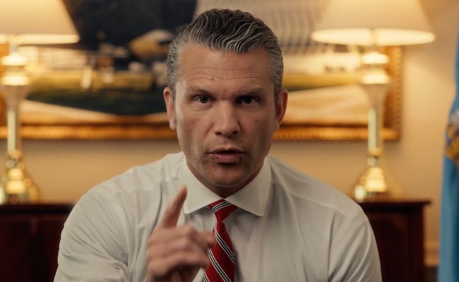 Watch: Hegseths Testosteron-Wahn wird zum Boomerang