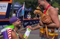 Watch: Heiratsantrag an der Ziellinie des Pride Run