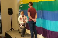 Watch: Heiratsantrag bei Mister Gay Japan-Wahlen