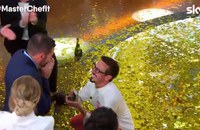 Watch: Heiratsantrag beim italienischen Fernsehen