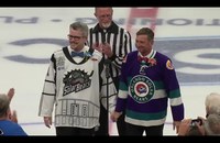 Watch: Hochzeit im Hockey-Stadion