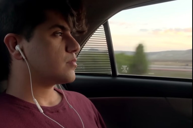 Watch: Homosexuell sein in Kurdistan - Kojins viele Leben