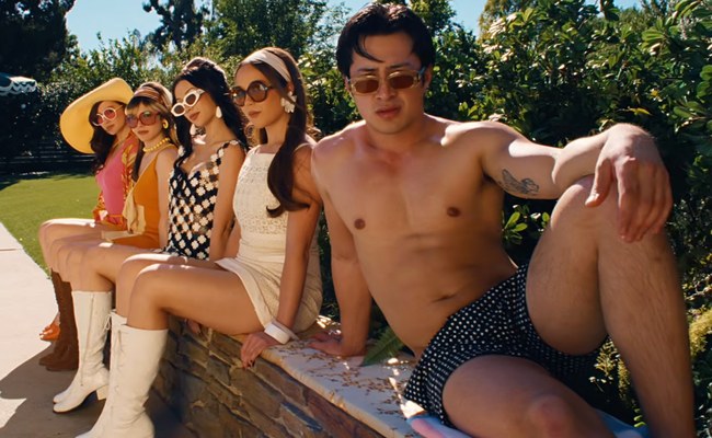 Watch: Hudson Williams wird von allen begehrt