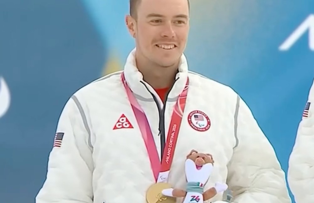 Watch: Jake Adicoff schreibt queere Olympia-Geschichte