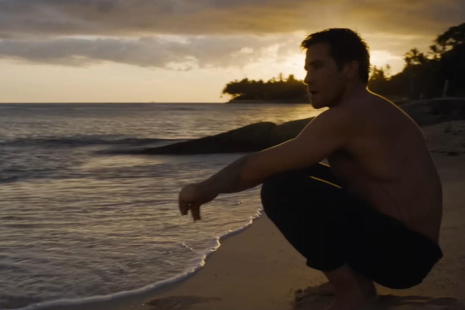 Watch: Jake Gyllenhaal zeigt sich knallhart — GAY.CH · Alles bleibt anders!