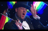 Watch: James Corden singt für Transgender-Truppen