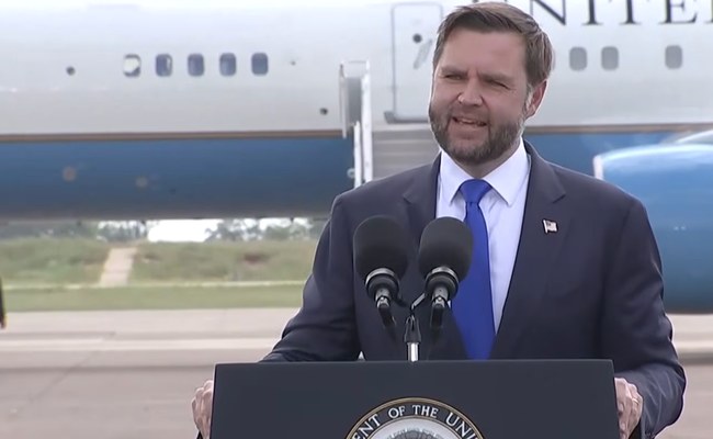 Watch: JD Vance und seine LGBTI+ feindliche Hasstirade in Texas