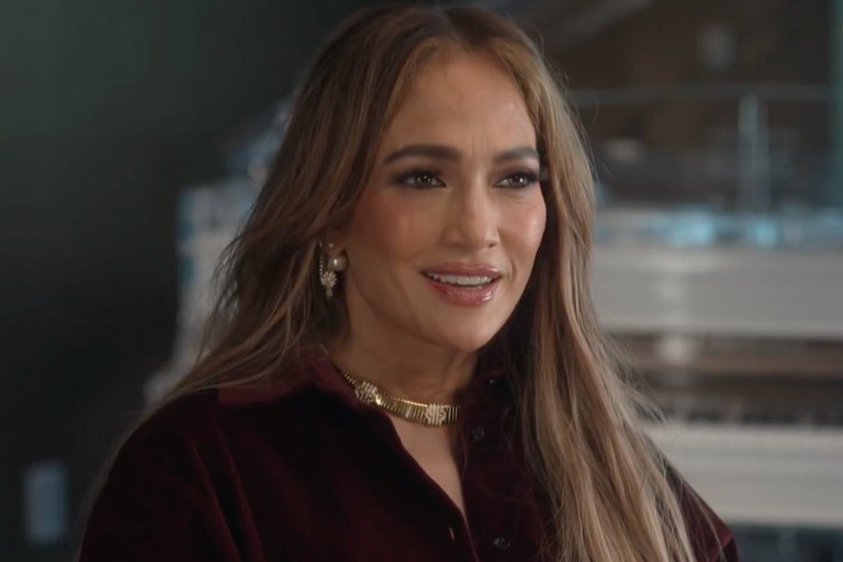 Watch: Jennifer Lopez spricht über die Wichtigkeit von queerer Sichtbarkeit