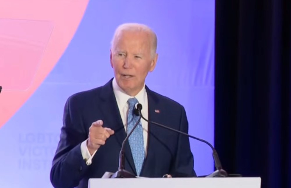 Watch: Joe Biden spricht an LGBTI+ Leaders Conference und warnt vor MAGA