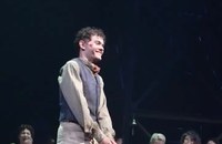 Watch: Joe Locke gab sein Broadway Debut und wurde gefeiert