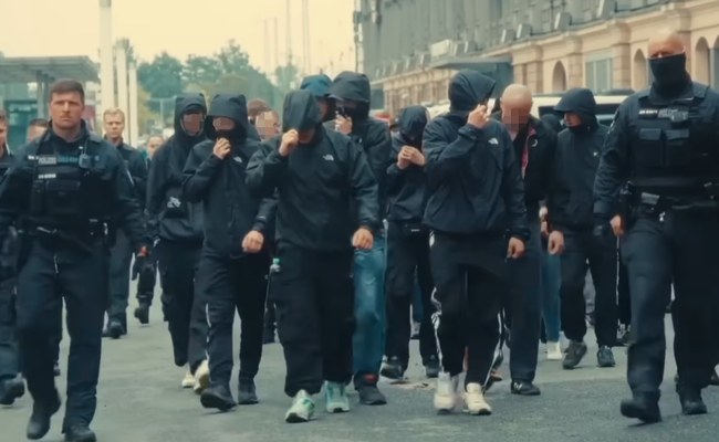 Watch: Jung, männlich, rechtsextrem - Hass und Radikalisierung