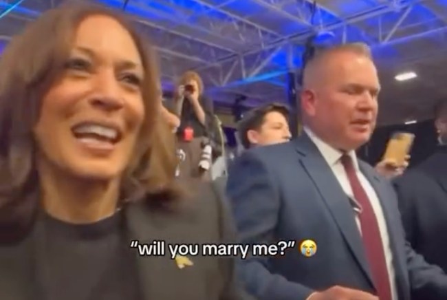 Watch: Kamala Harris Antwort auf die Frage: "Will you marry me?"