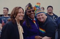 Watch: Kamala Harris zeigt ihren ersten, LGBTI+ inklusiven Wahlspot