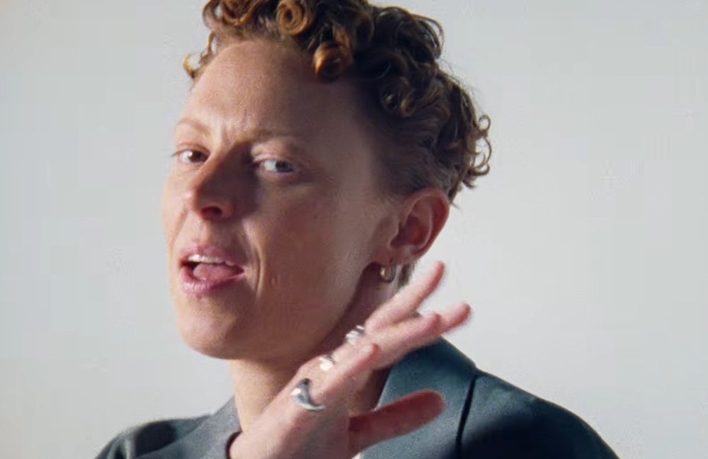 Watch: La Roux meldet sich musikalisch zurück
