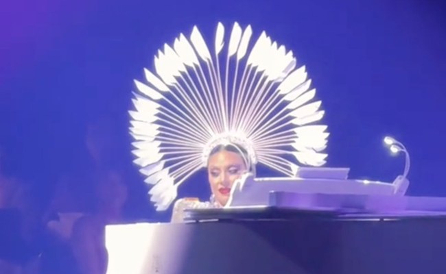 Watch: Lady Gaga erklärt die queere Bedeutung von Poker Face