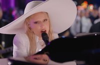 Watch: Lady Gaga ist ein Schritt näher ein EGOT zu werden