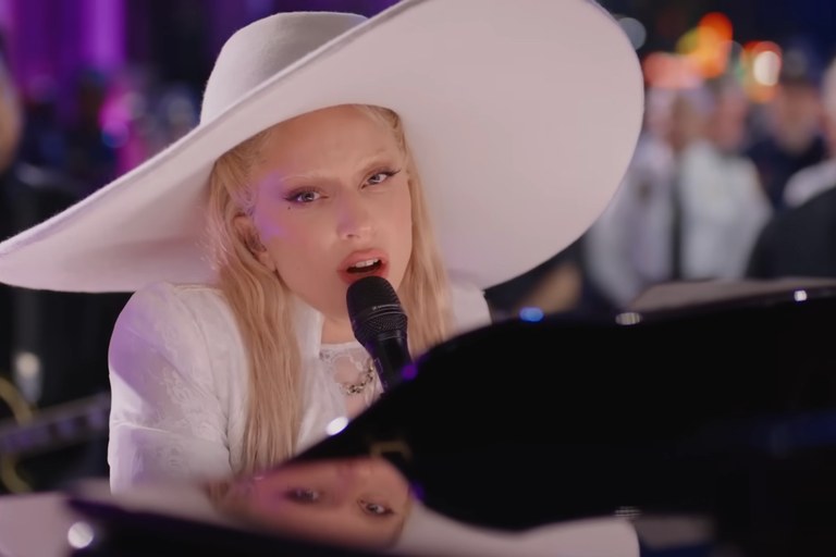 Watch: Lady Gaga ist ein Schritt näher ein EGOT zu werden
