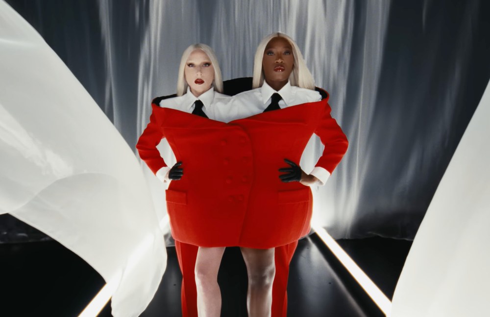 Watch: Lady Gaga und Doechii erobern zusammen den Runway
