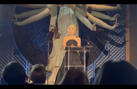 Watch: Lady Gagas emotionale Rede beim NYFCC