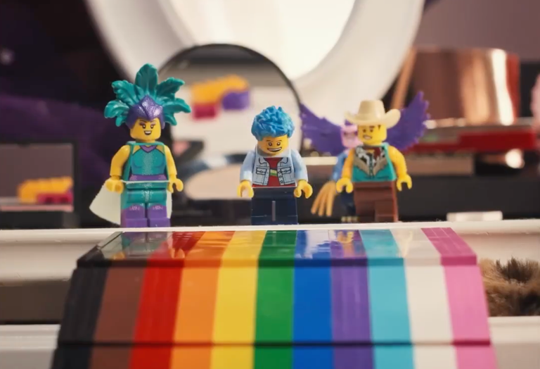 Watch: Lego feiert mit einer Pride Parade