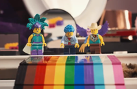 Watch: Lego feiert mit einer Pride Parade