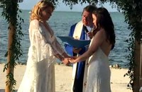 Watch: Lehrerin in Miami wird gefeuert - weil sie ihre Partnerin geheiratet hat