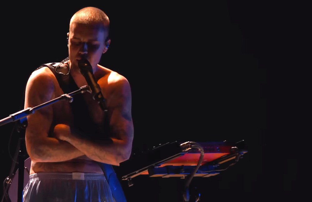 Watch: LGBTI+ als Gewinner:innen, eine Cher mit eigenen Regeln und Bieber in Boxershorts