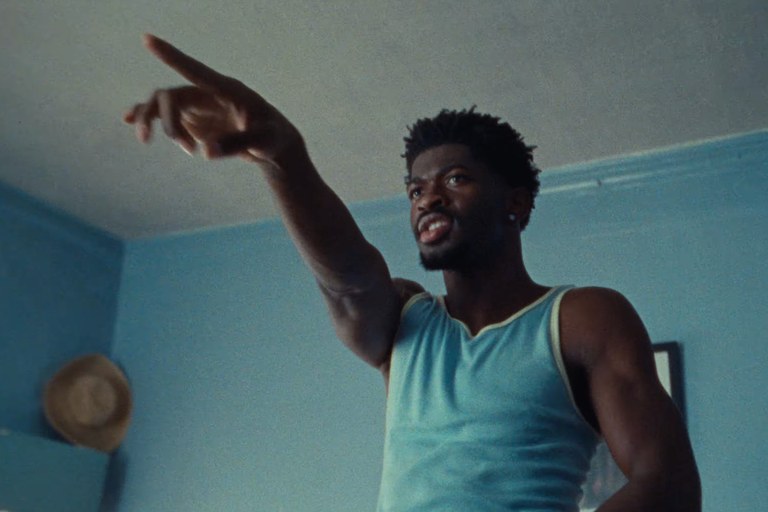 Watch: Lil Nas X meldet sich in alter Frische musikalisch zurück...