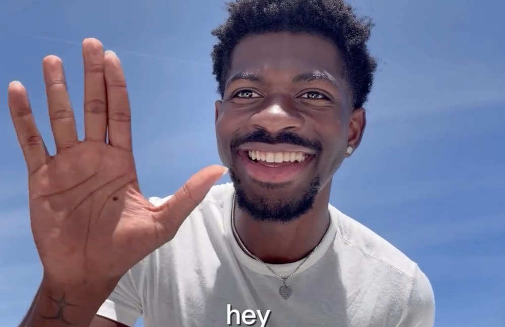 Watch: Lil Nas X meldet sich nach der Rehab bei seinen Fans zurück