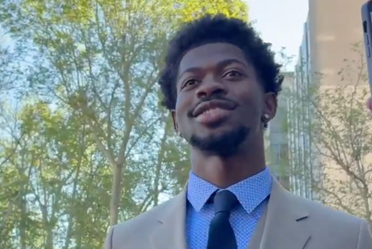 Watch: Lil Nas X musste vor Gericht erscheinen