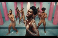 Watch: Lil Nas X tanzt nackt in Industry Baby