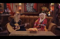 Watch: Lisa Kudrow und Lady Gaga singen Smelly Cat