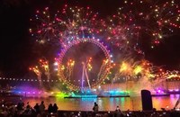 Watch: London feiert 10-Jahre-Ehe für alle beim Silvester-Feuerwerk