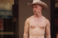 Watch: Lonesome bringt sexyness in Cowboy-Filme
