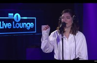 Watch: Lorde covert Phil Collins In The Air Tonight