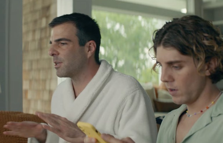 Watch: Lukas Gage zeigt Zachary Quinto, wie man Dating Apps nutzt