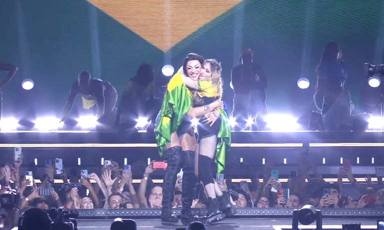 Watch: Madonna lud zur Riesenparty an die Copacabana