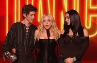 Watch: Madonna, Taylor, Ariana, Sienna, Sabrina, Charli... die MTV VMAs waren fest in Frauenhand