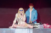 Watch: Madonna überrascht mit einem Surprise Gig am New Yorker Times Square