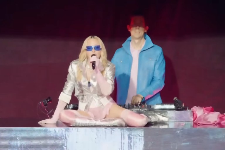 Watch: Madonna überrascht mit einem Surprise Gig am New Yorker Times Square