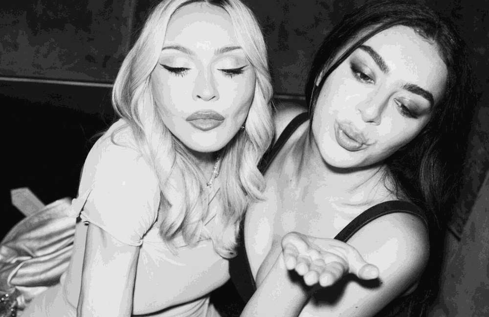 Watch: Madonna und Charli XCX standen gemeinsam am Micro