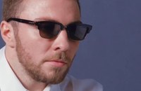 Watch: Madonnas Sohn modelt für Giorgio Armani