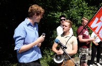 Watch: Marcant stellt Rechtsaussen zur Rede