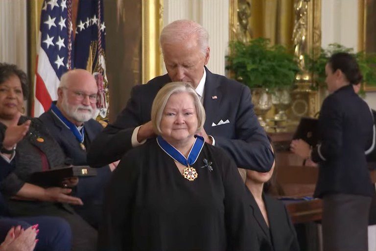 Watch: Matthew Shepards Mutter mit Presidential Medal of Freedom geehrt