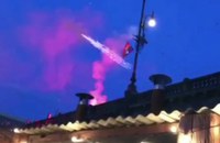Watch: Mit Feuerwerk gegen Prague Pride-Teilnehmer geschossen