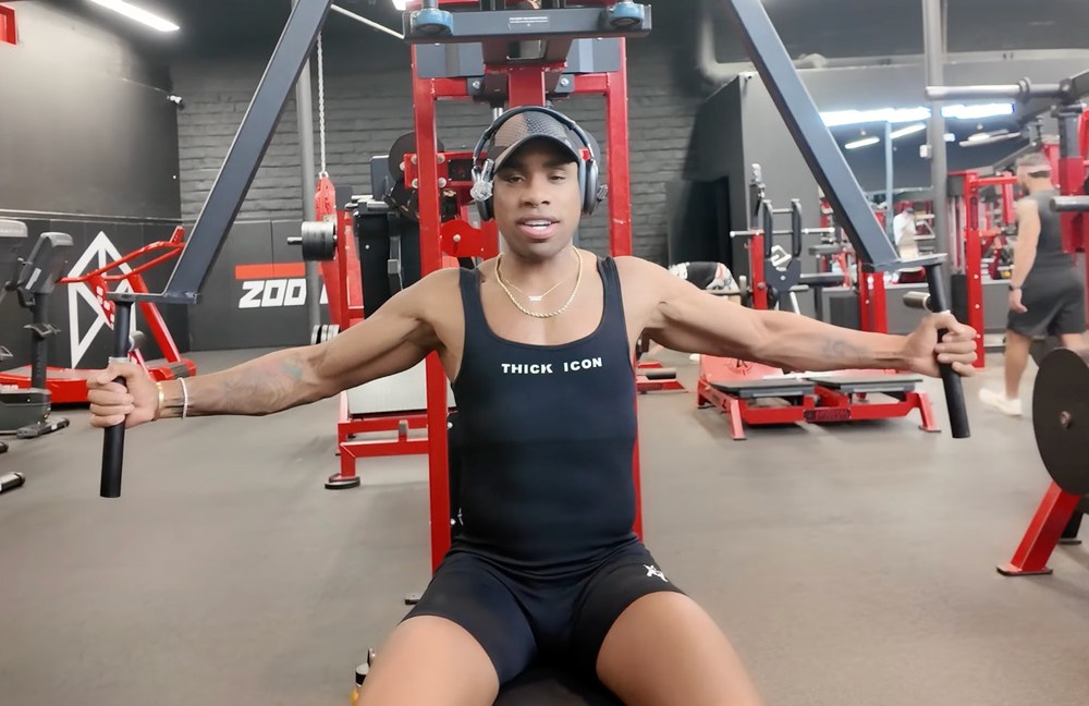 Watch: Monét X Change über Cruising & Work Out im Gym