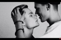 Watch: Musikvideo in Litauen wegen Same-Sex-Kuss verboten