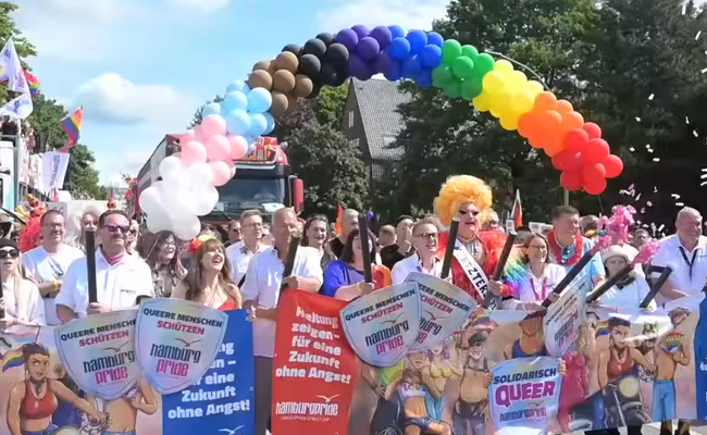 Watch: Nach Berlin - die Hamburg Pride mit Rekordbeteiligung